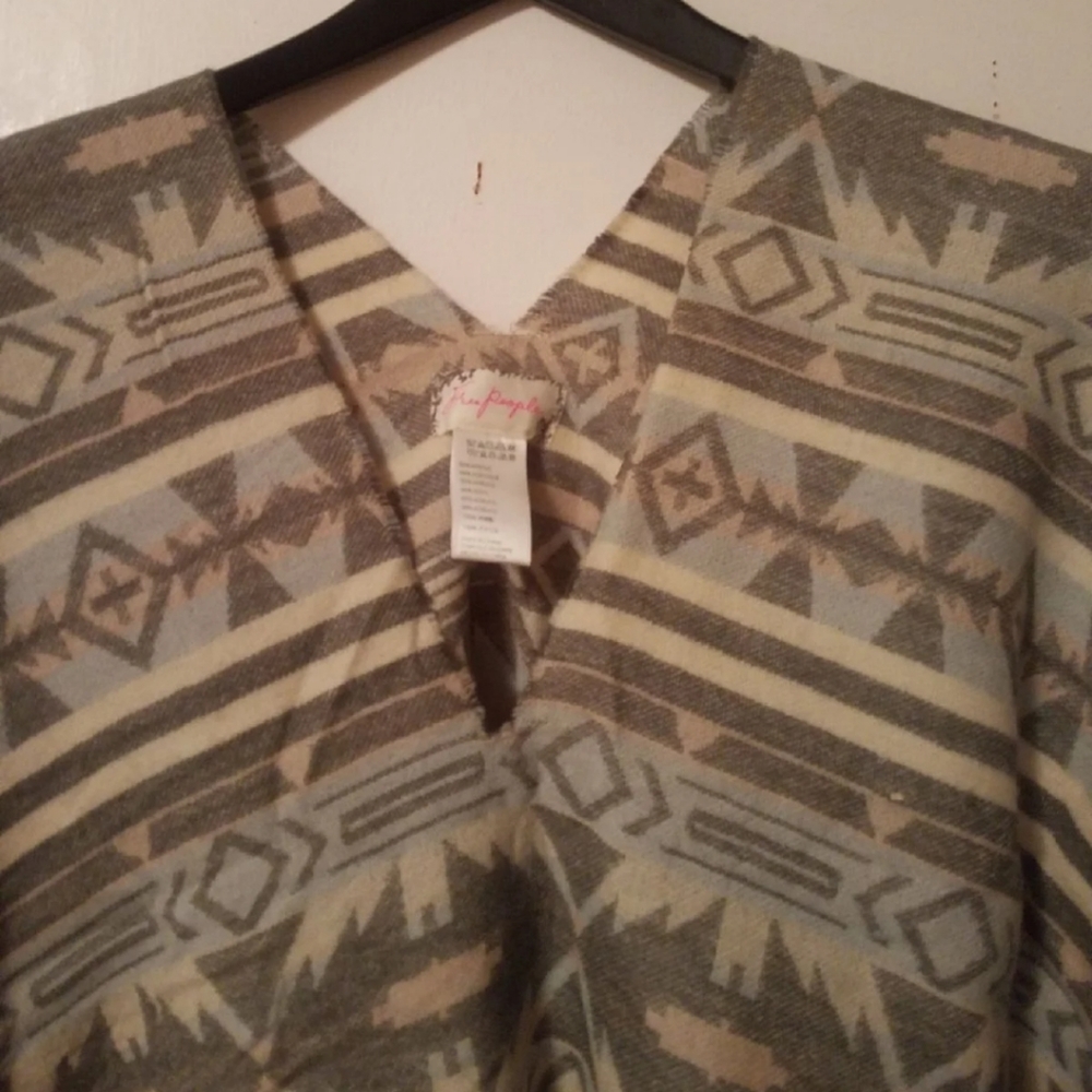 Poncho - Picture 2 of 2